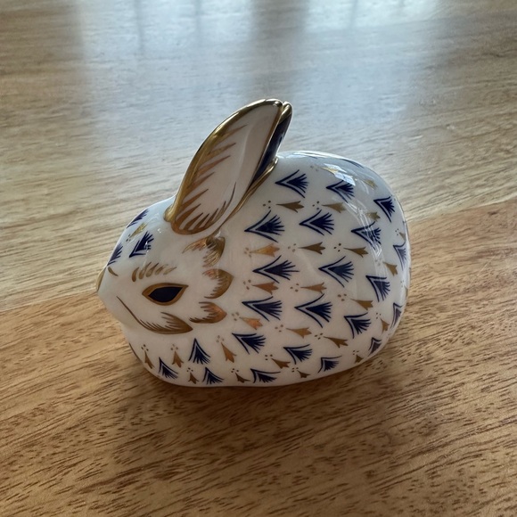 Royal Crown Derby bone china bunny - Picture 3 of 6